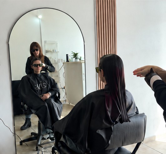 Atención y cuidado del cabello en el salón Benditas, peluquería y estética en Piñeyro